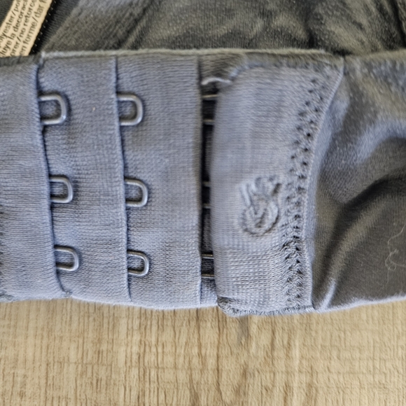 Victoria's Secret lined demi bra 38D blue on blue lace overlay Feminine - Picture 4 of 6